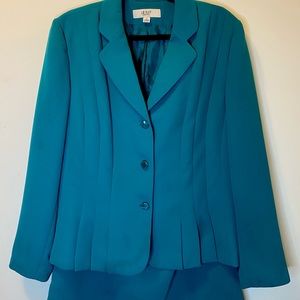 Women skirt suit